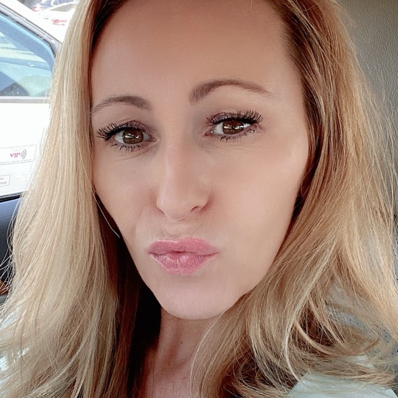 Meet your Posher, Shawna - Picture 1 of 1